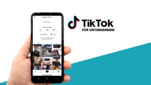 Handy mit TikTok Screenshot und TikTok Logo